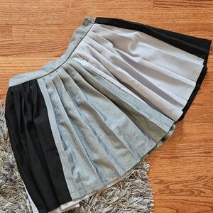 Akira Pleated Tri-Color Grey Skirt 🤍
